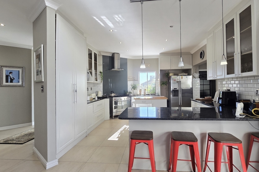 4 Bedroom Property for Sale in Graanendal Western Cape